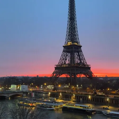 View On Eiffel Tower Seine And Main Monuments Appartamento *
